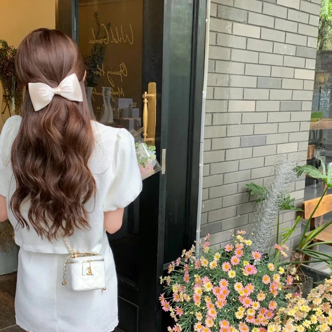 睡莲海报
